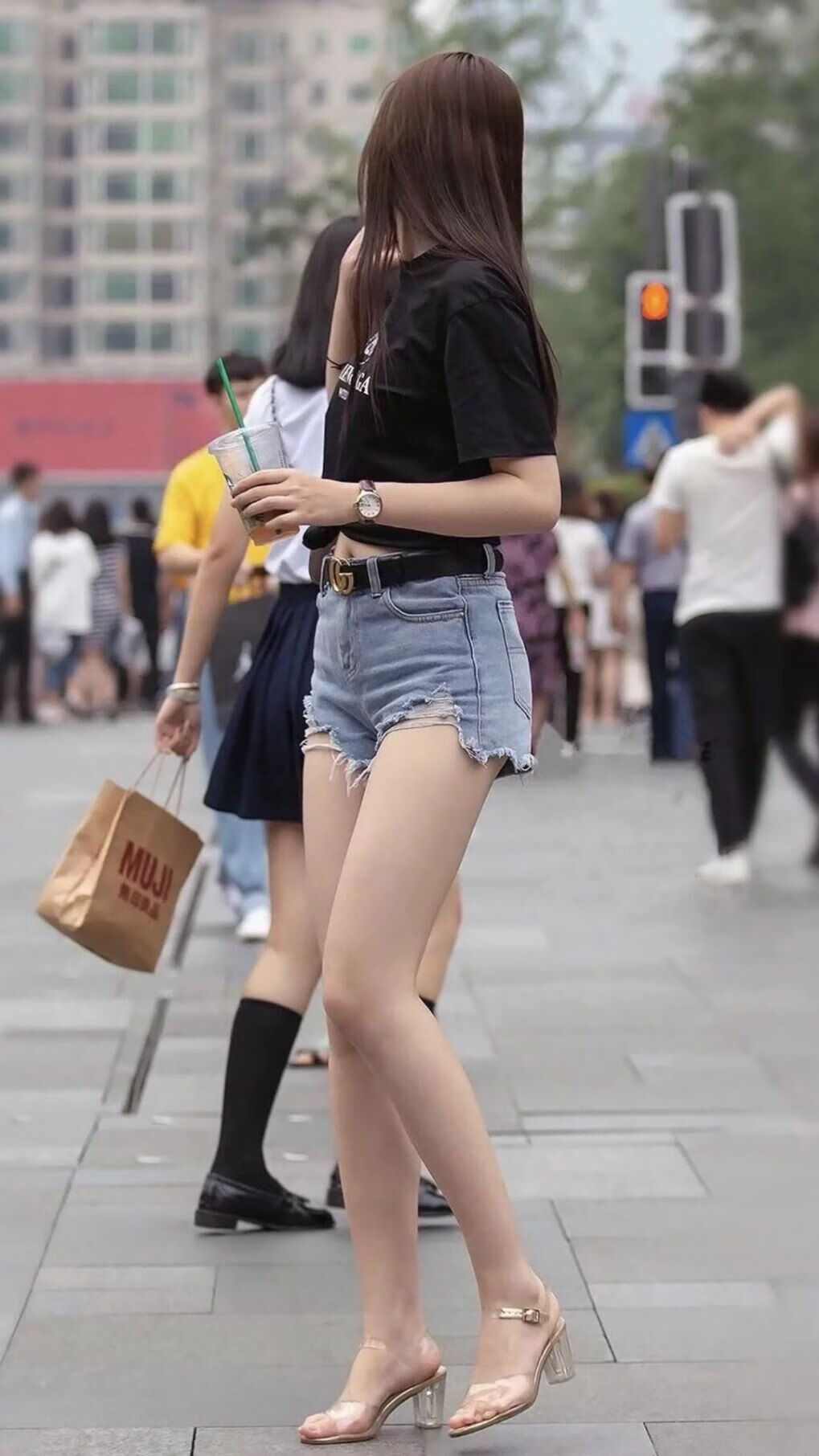 _鹈鹕实力提升，逐步逼近季后赛区_，鹈鹕队伍